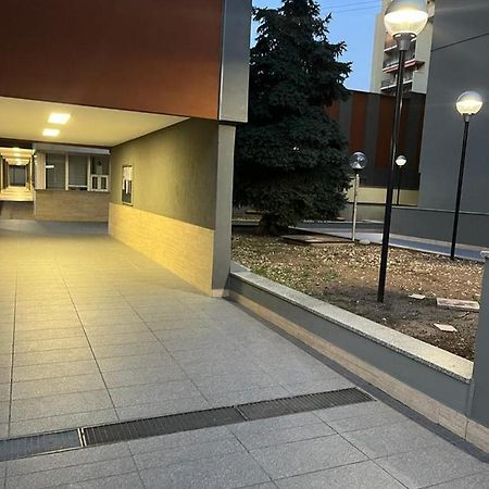 Einaudi Apartment Cologno Monzese Buitenkant foto