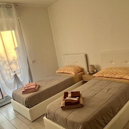 Einaudi Apartment Cologno Monzese Buitenkant foto