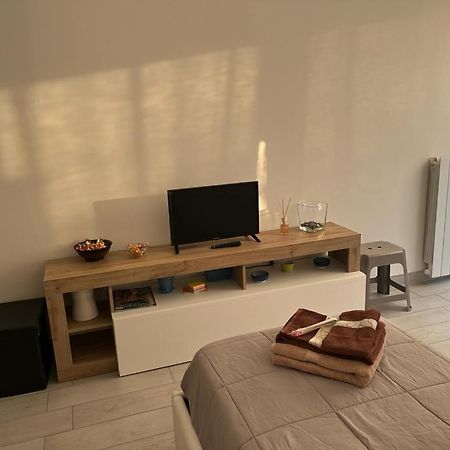 Einaudi Apartment Cologno Monzese Buitenkant foto
