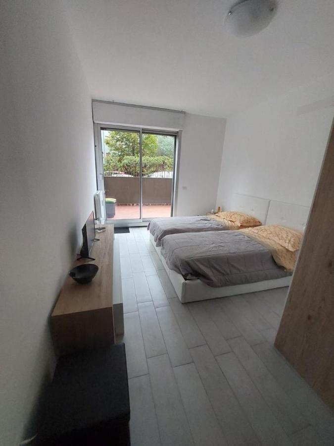 Einaudi Apartment Cologno Monzese Buitenkant foto