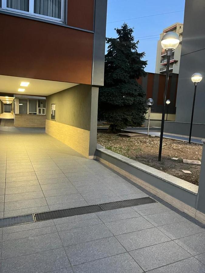 Einaudi Apartment Cologno Monzese Buitenkant foto
