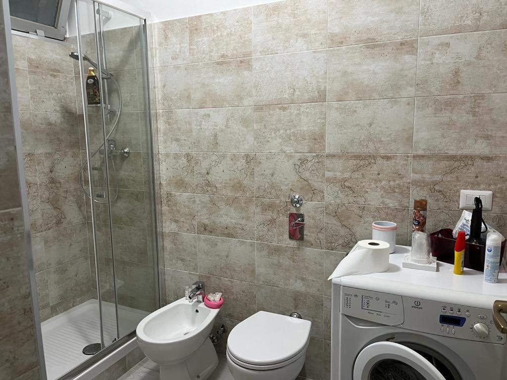 Einaudi Apartment Cologno Monzese Buitenkant foto