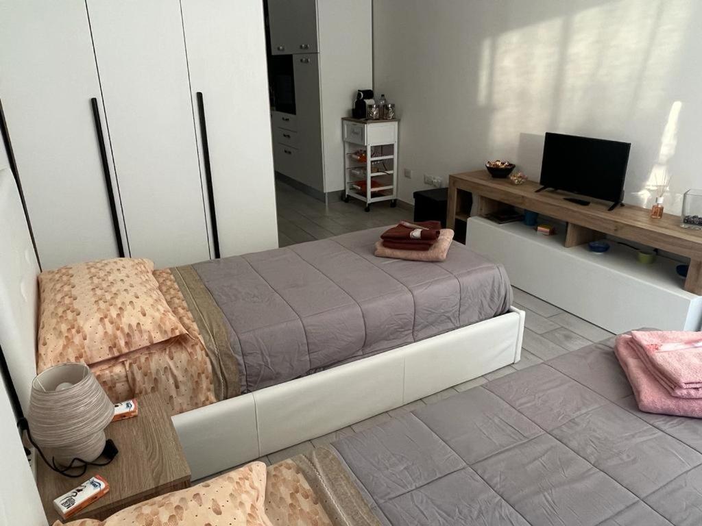 Einaudi Apartment Cologno Monzese Buitenkant foto