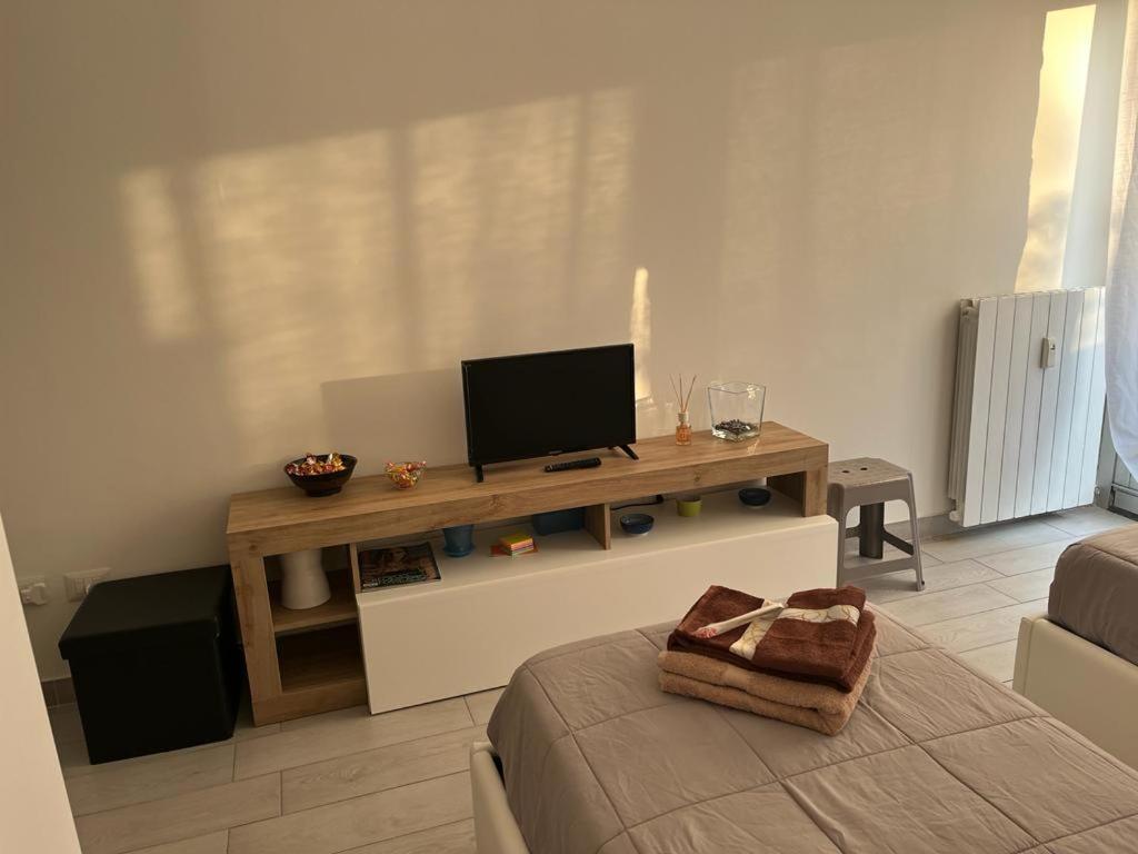 Einaudi Apartment Cologno Monzese Buitenkant foto