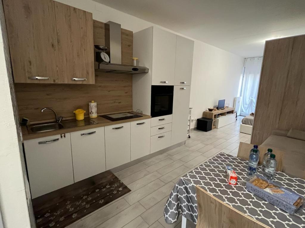 Einaudi Apartment Cologno Monzese Buitenkant foto