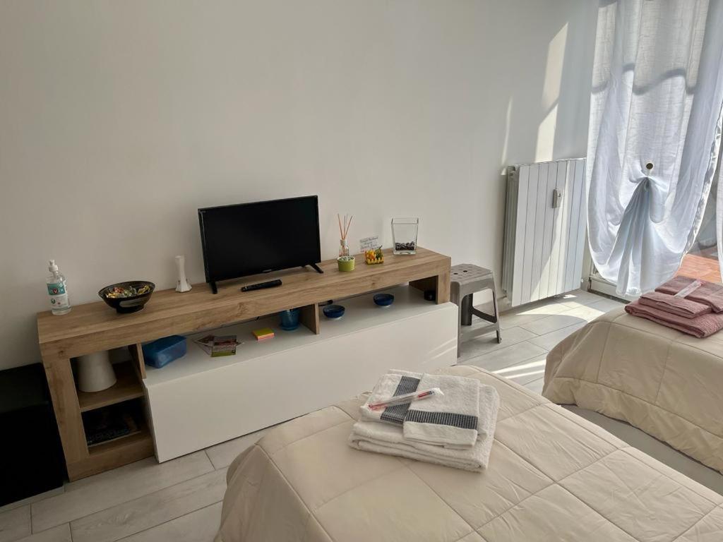 Einaudi Apartment Cologno Monzese Buitenkant foto