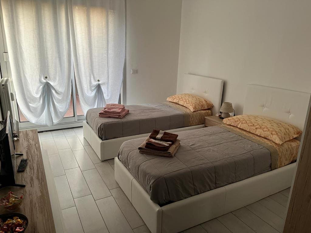 Einaudi Apartment Cologno Monzese Buitenkant foto