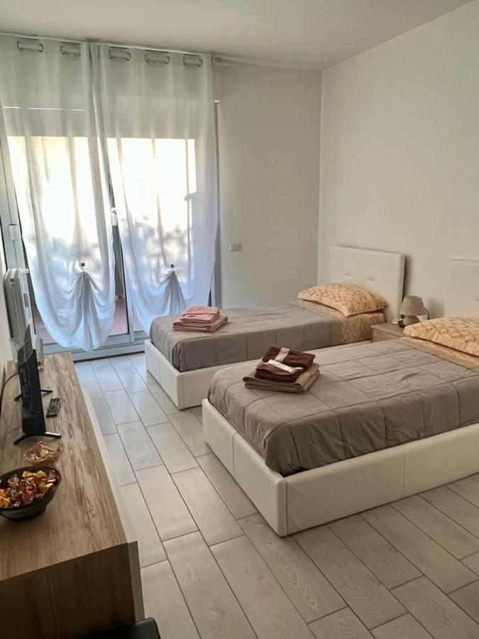 Einaudi Apartment Cologno Monzese Buitenkant foto