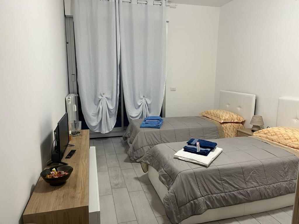 Einaudi Apartment Cologno Monzese Buitenkant foto