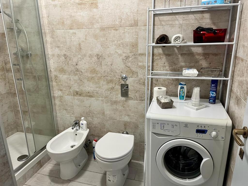 Einaudi Apartment Cologno Monzese Buitenkant foto