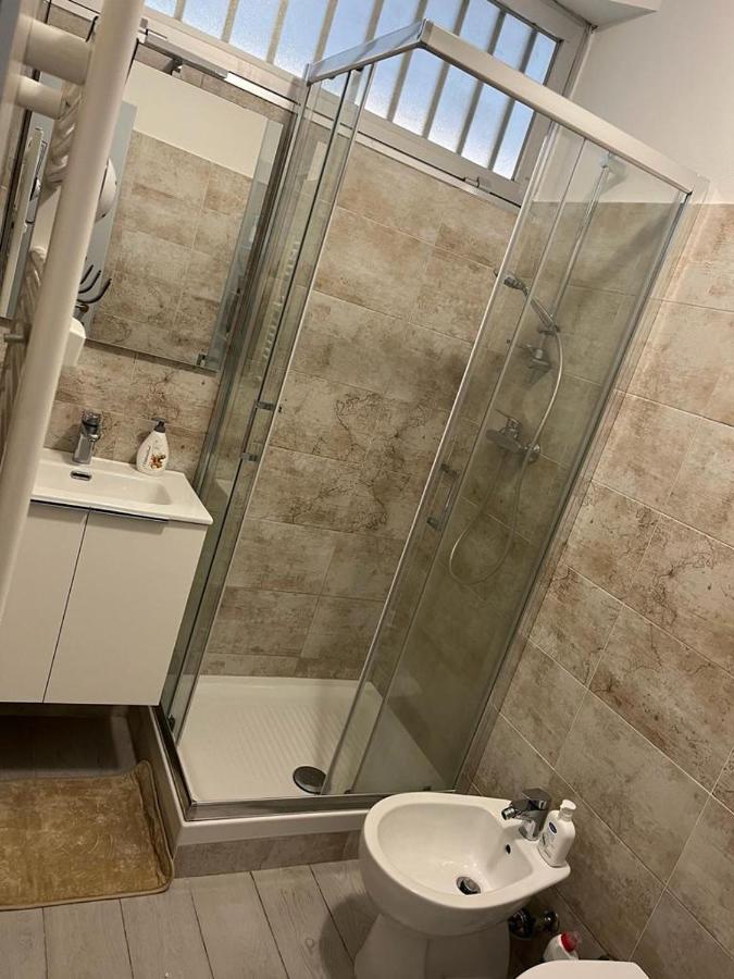 Einaudi Apartment Cologno Monzese Buitenkant foto